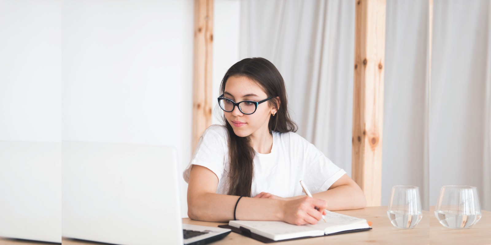Student studying for CAT exam at home without coaching.